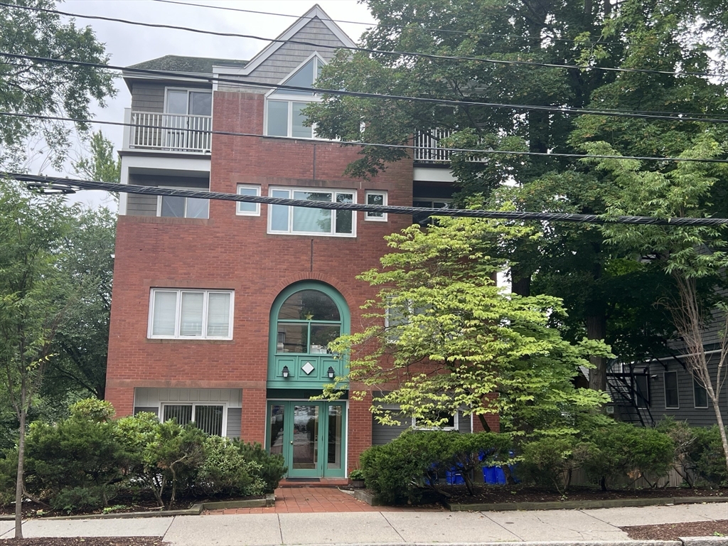 121 Longwood Ave # 4B