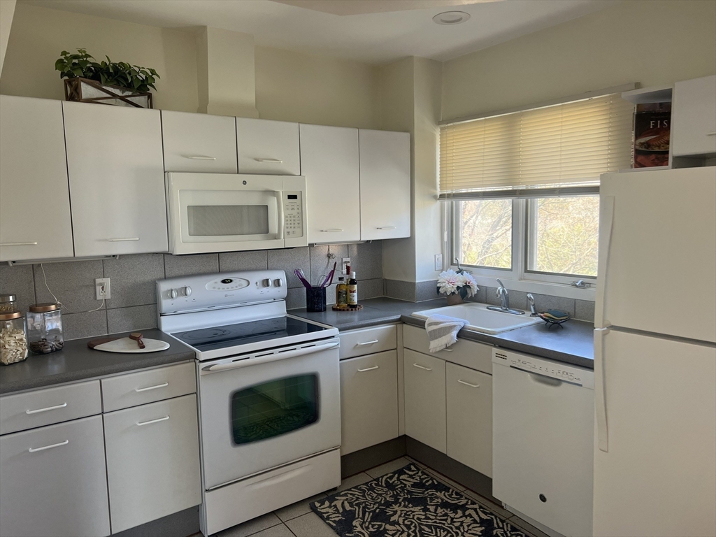 121 Longwood Ave # 4B