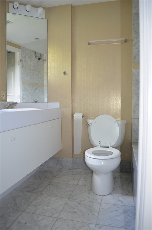 121 Longwood Ave # 4B