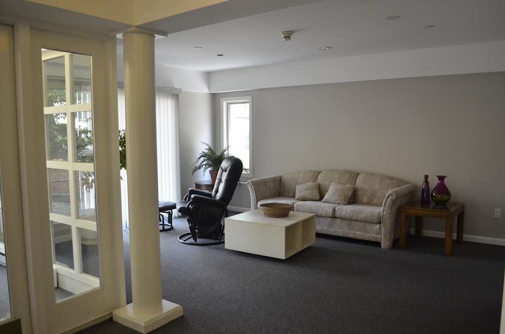 121 Longwood Ave # 4B