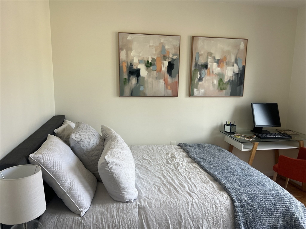 121 Longwood Ave # 4B