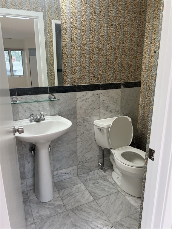 121 Longwood Ave # 4B