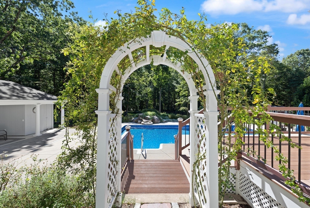 9 Bogastow Circle