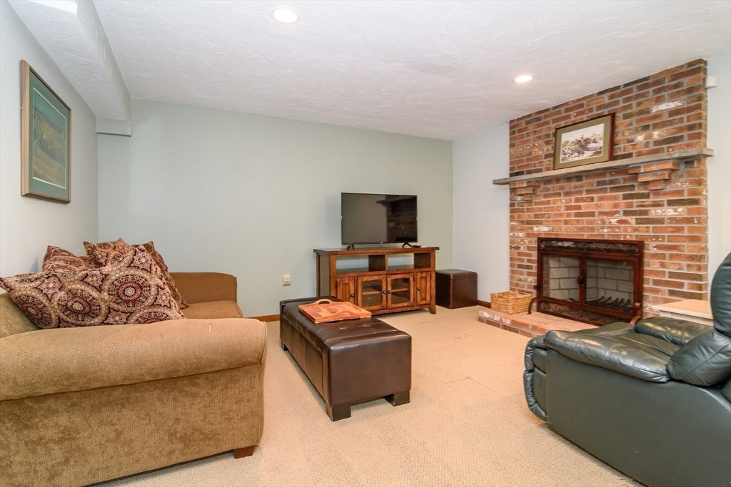 36 Bubbling Brook Rd