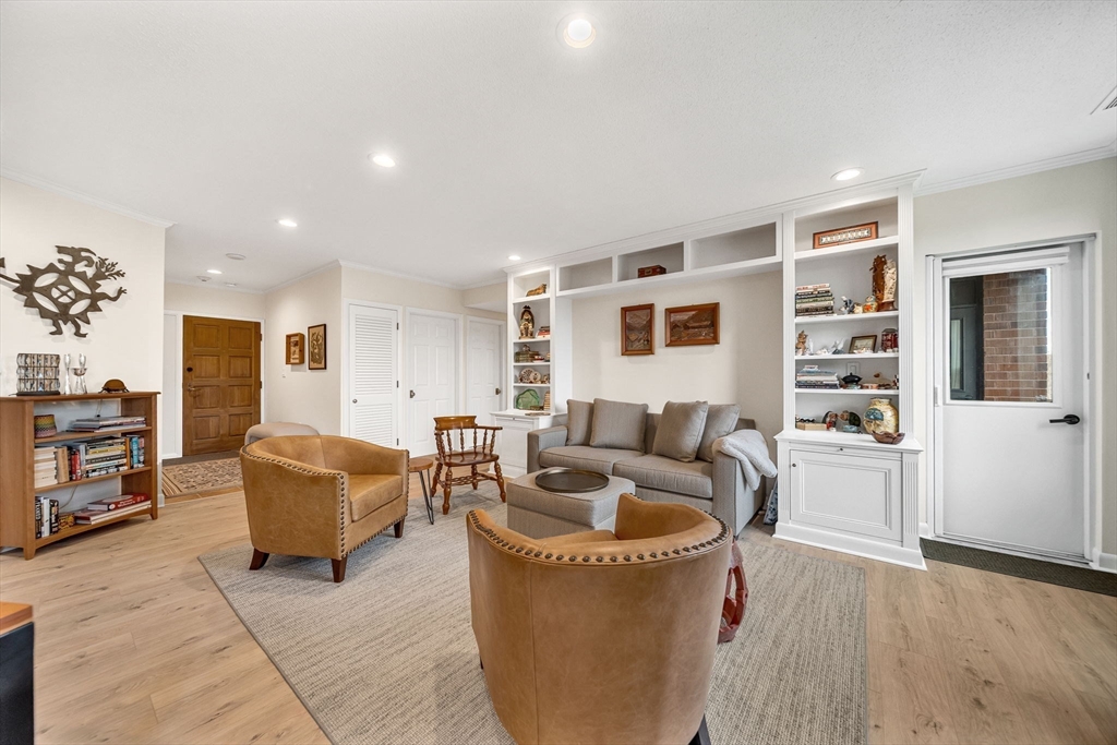 210 Nahanton St # 417