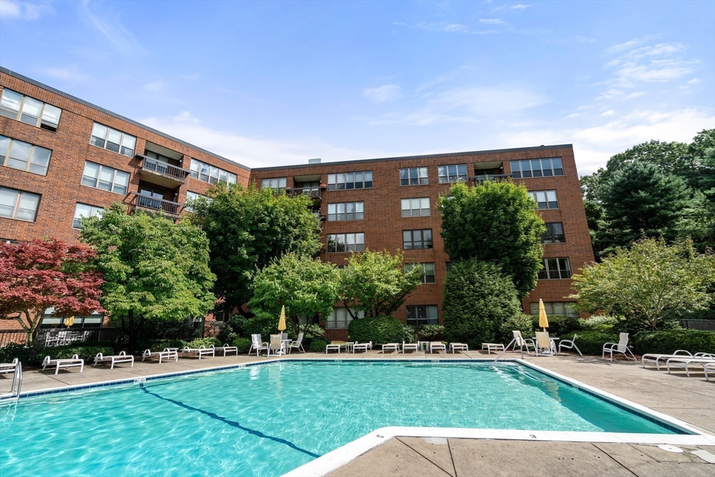 210 Nahanton St # 417