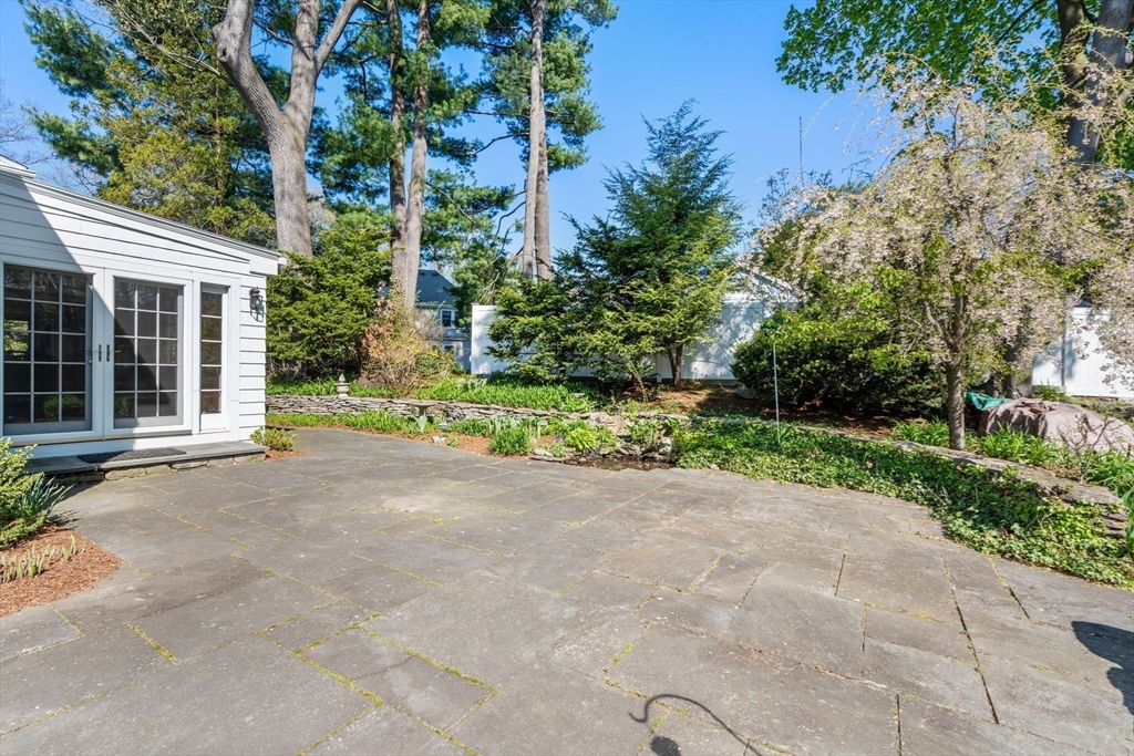 22 Lafayette Cir