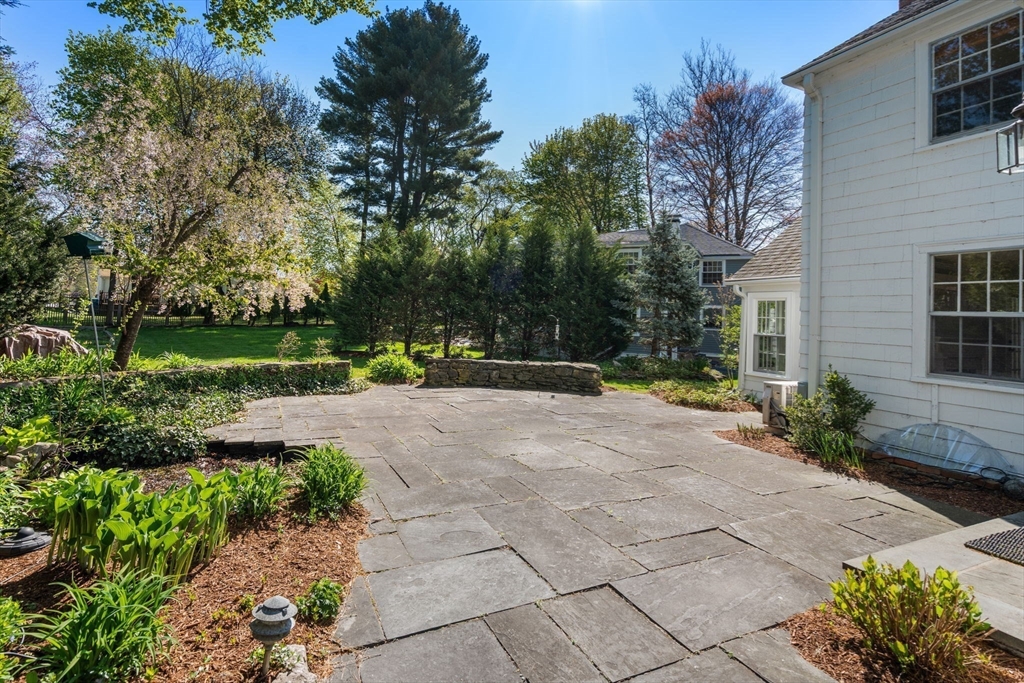 22 Lafayette Cir