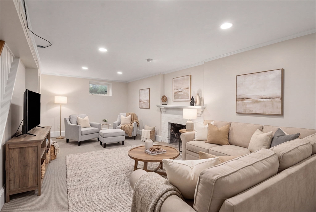 22 Lafayette Cir