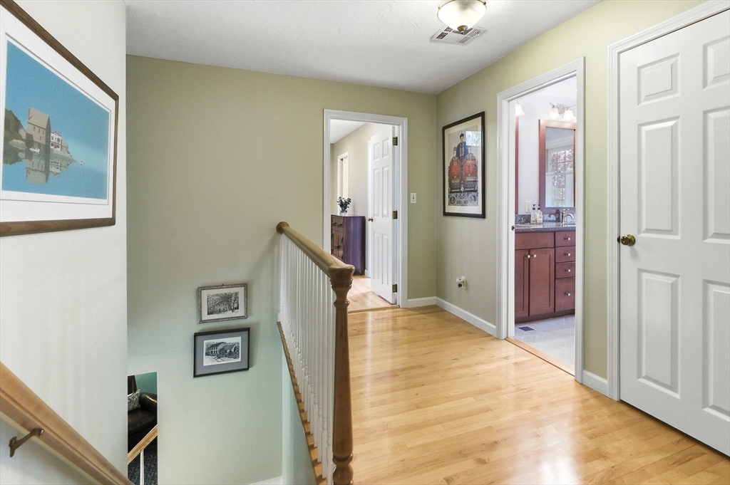 8 Valleywood Rd