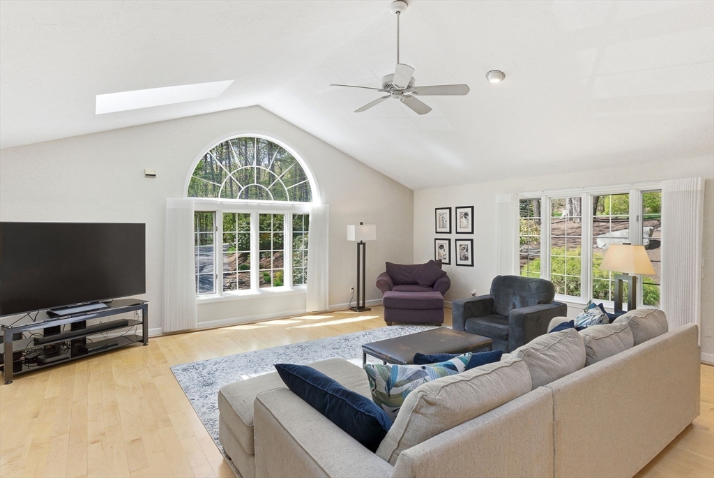 8 Valleywood Rd