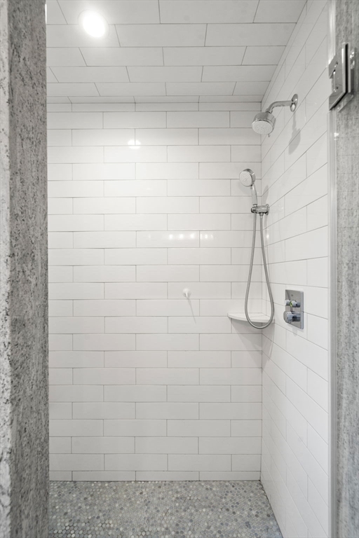 14 Adams St # 14