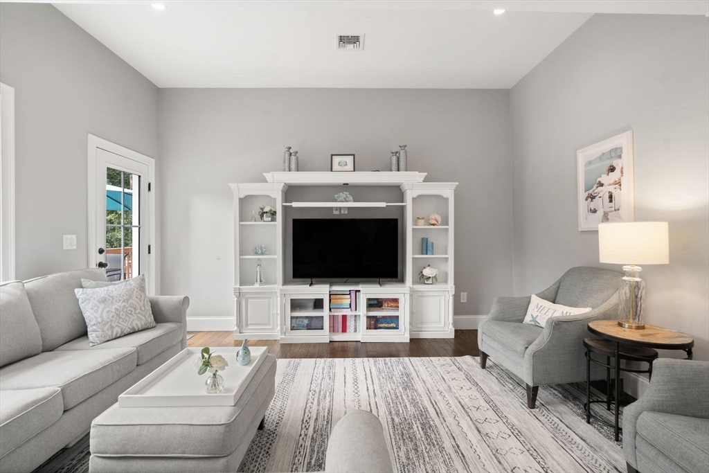 14 Adams St # 14