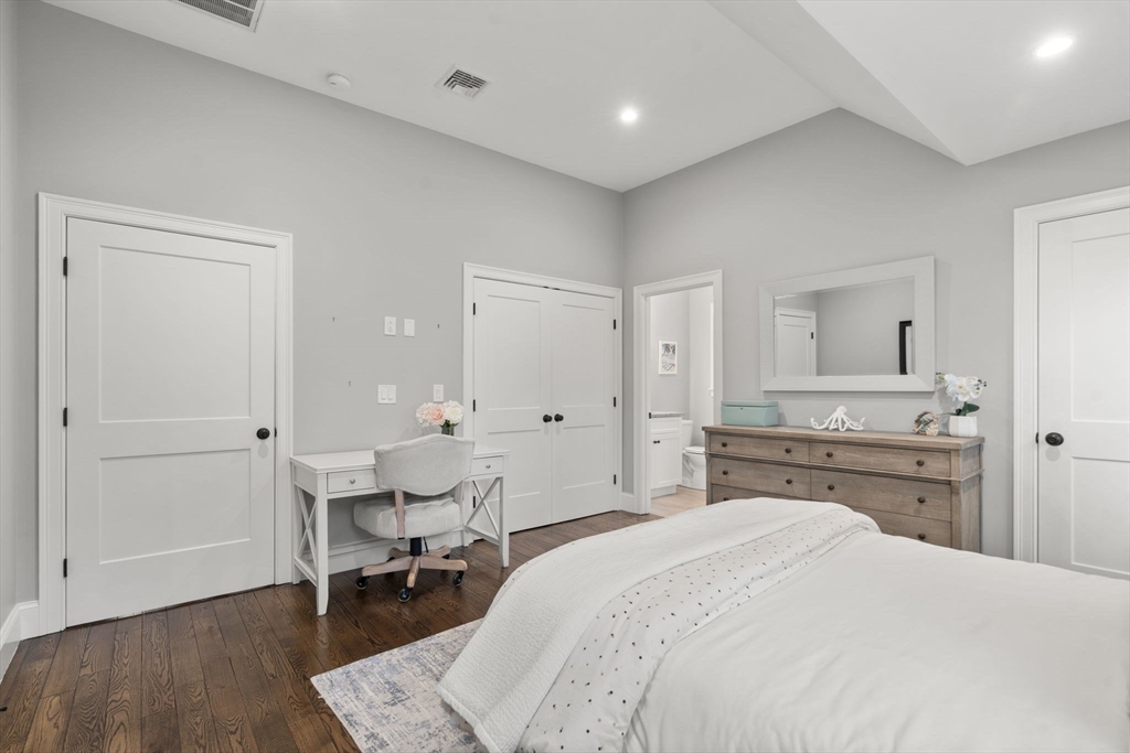 14 Adams St # 14