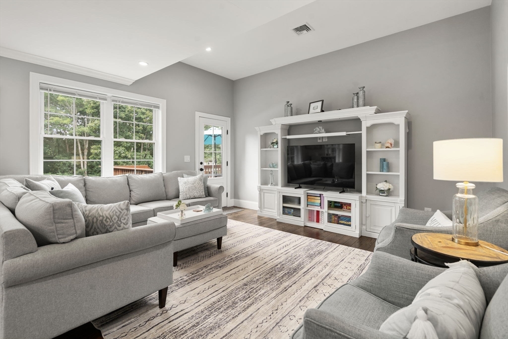 14 Adams St # 14