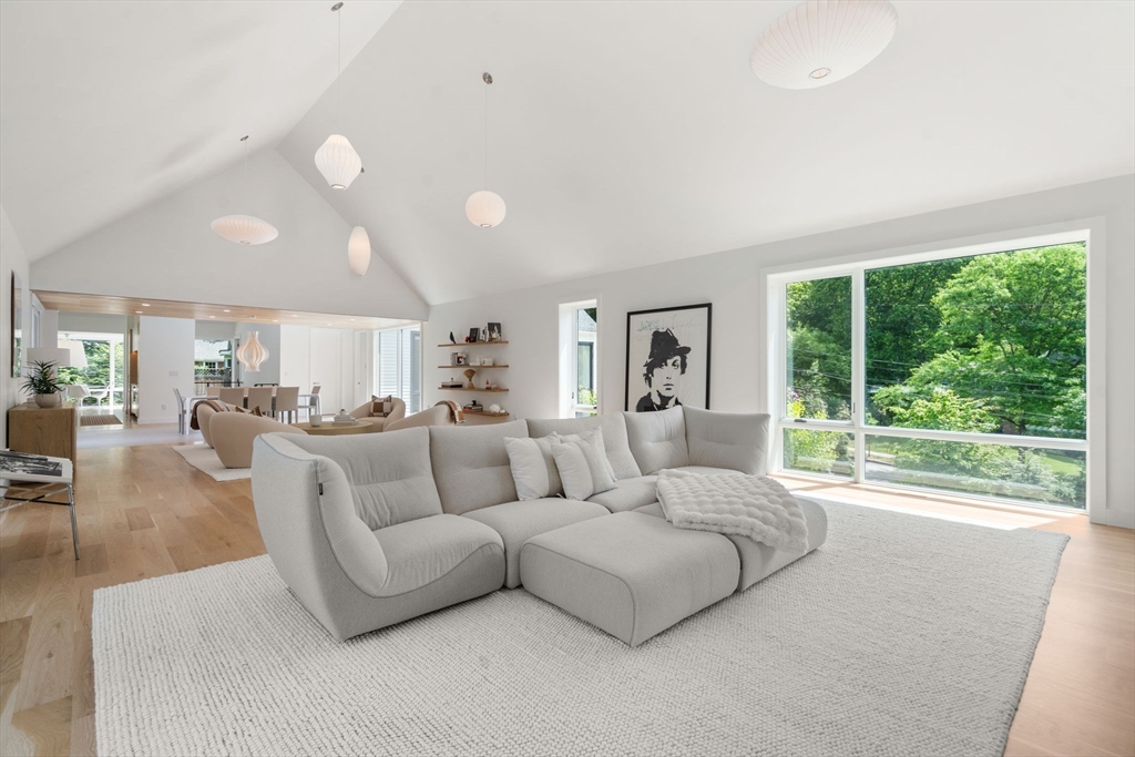 21 White Oak Rd