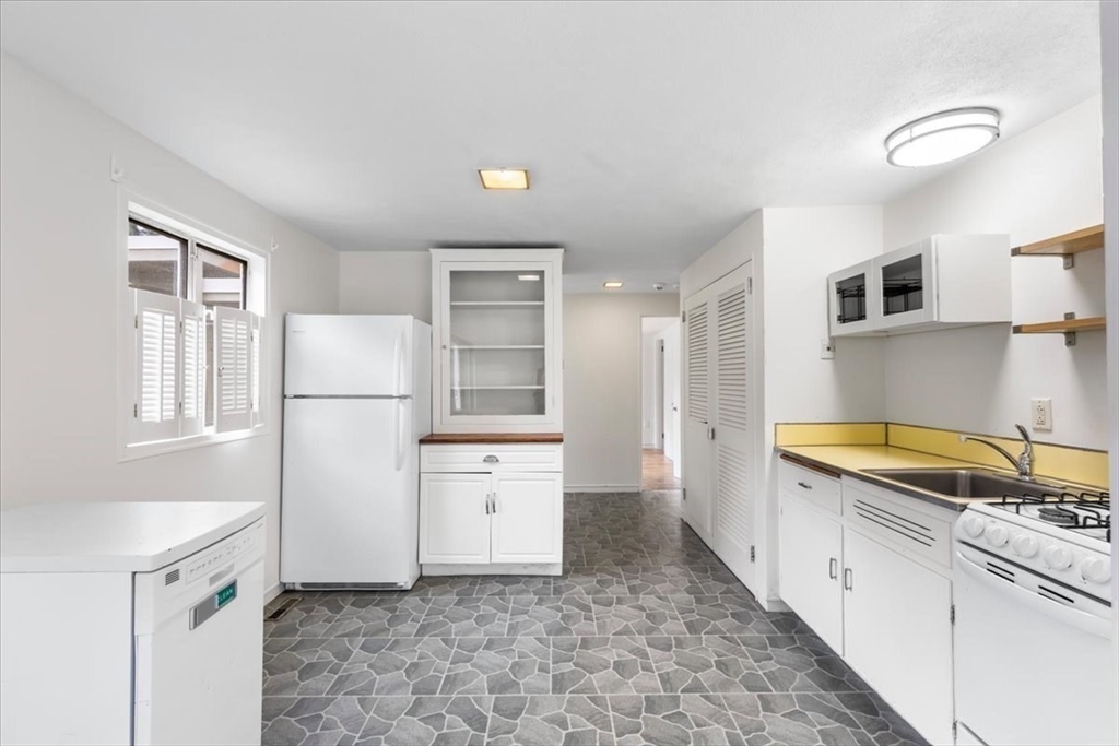 583 Gay St