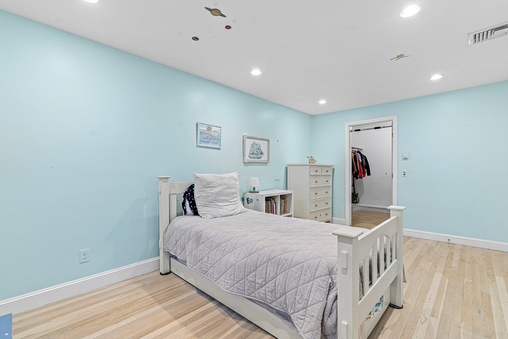 44 Rowena Rd