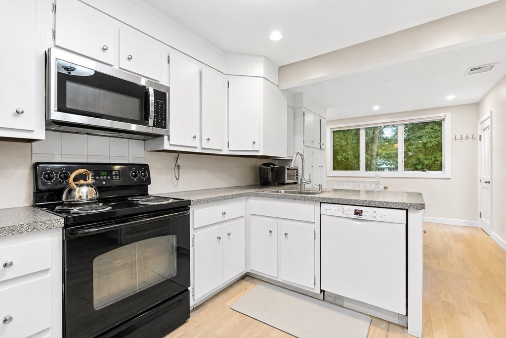 44 Rowena Rd