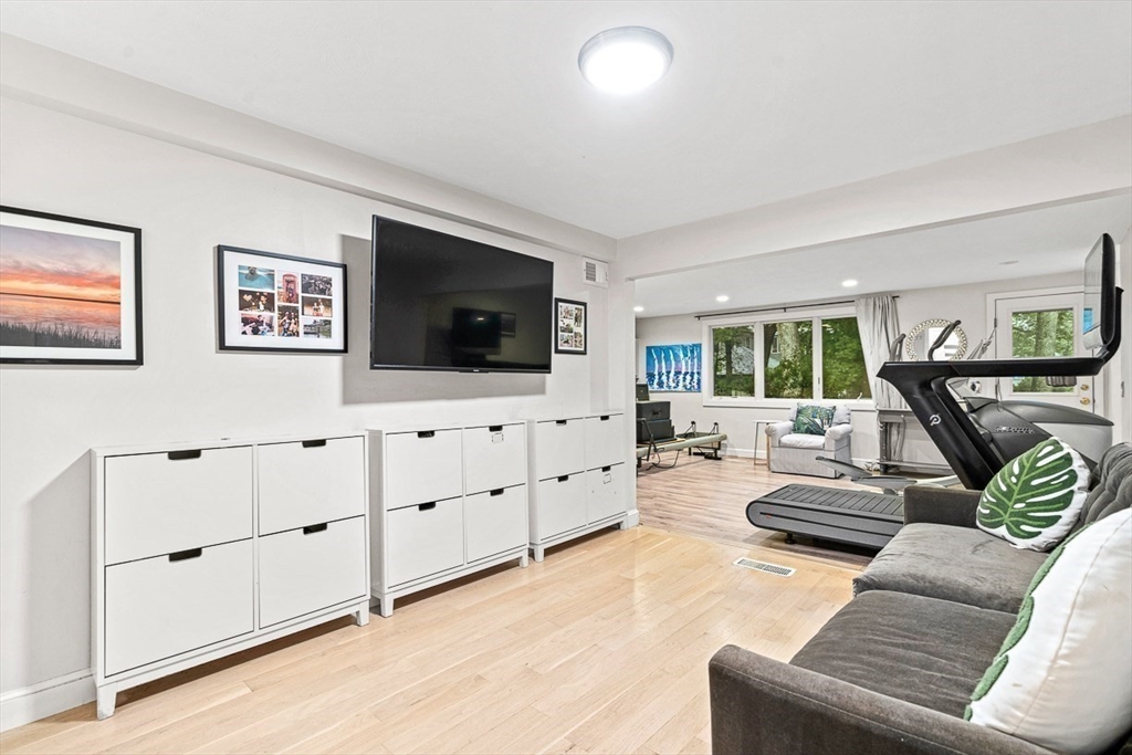 44 Rowena Rd