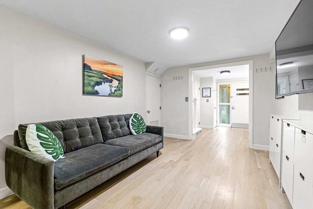 44 Rowena Rd