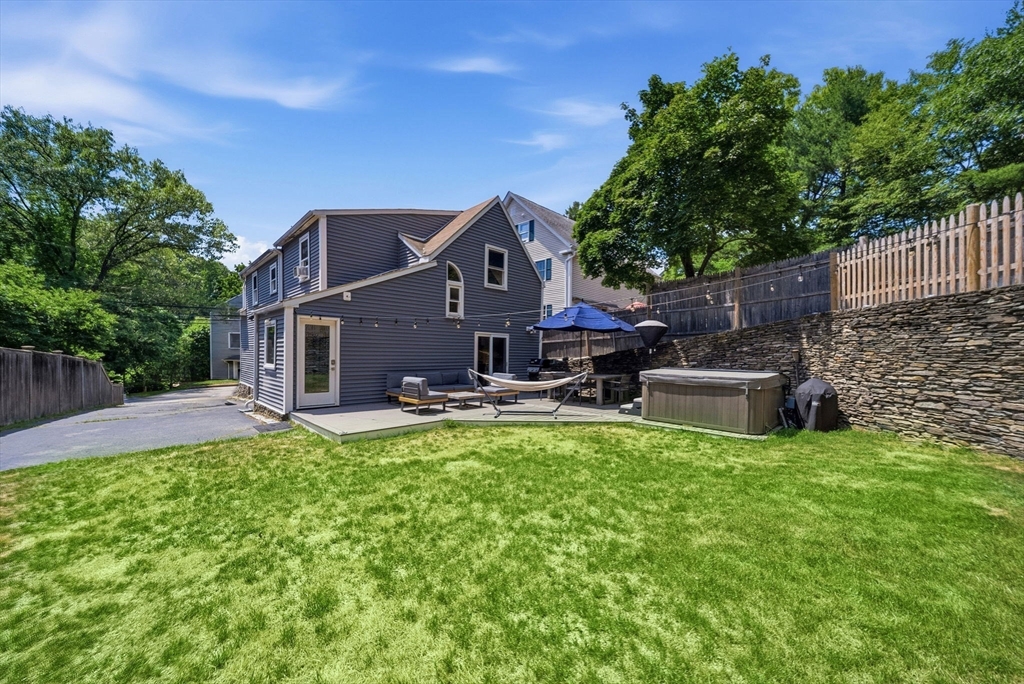 22 Cedar St