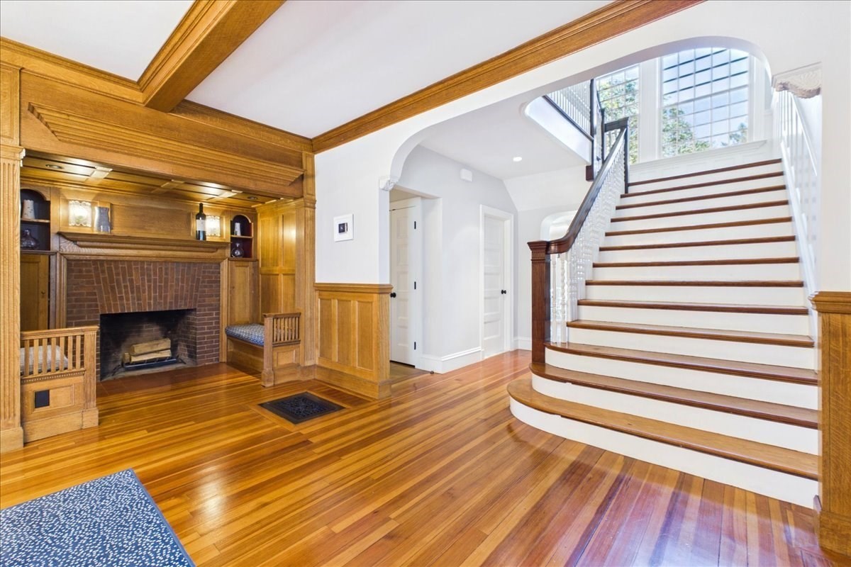93 Village Ave