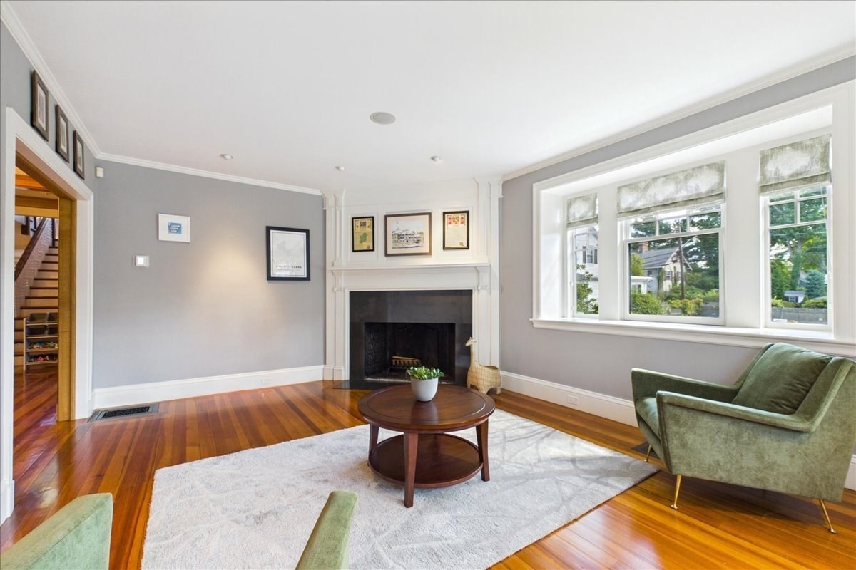 93 Village Ave
