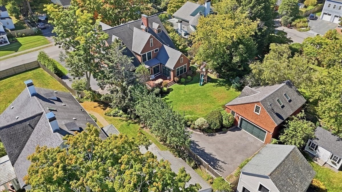 93 Village Ave