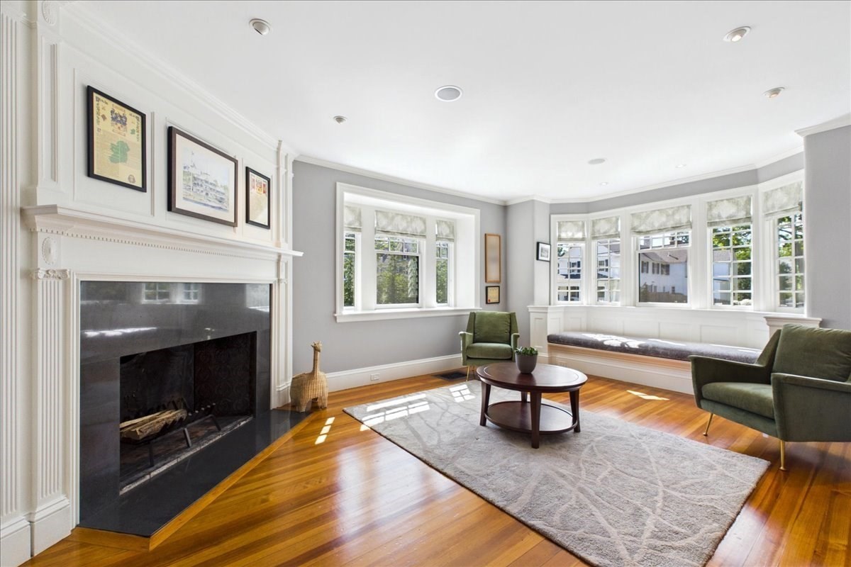 93 Village Ave