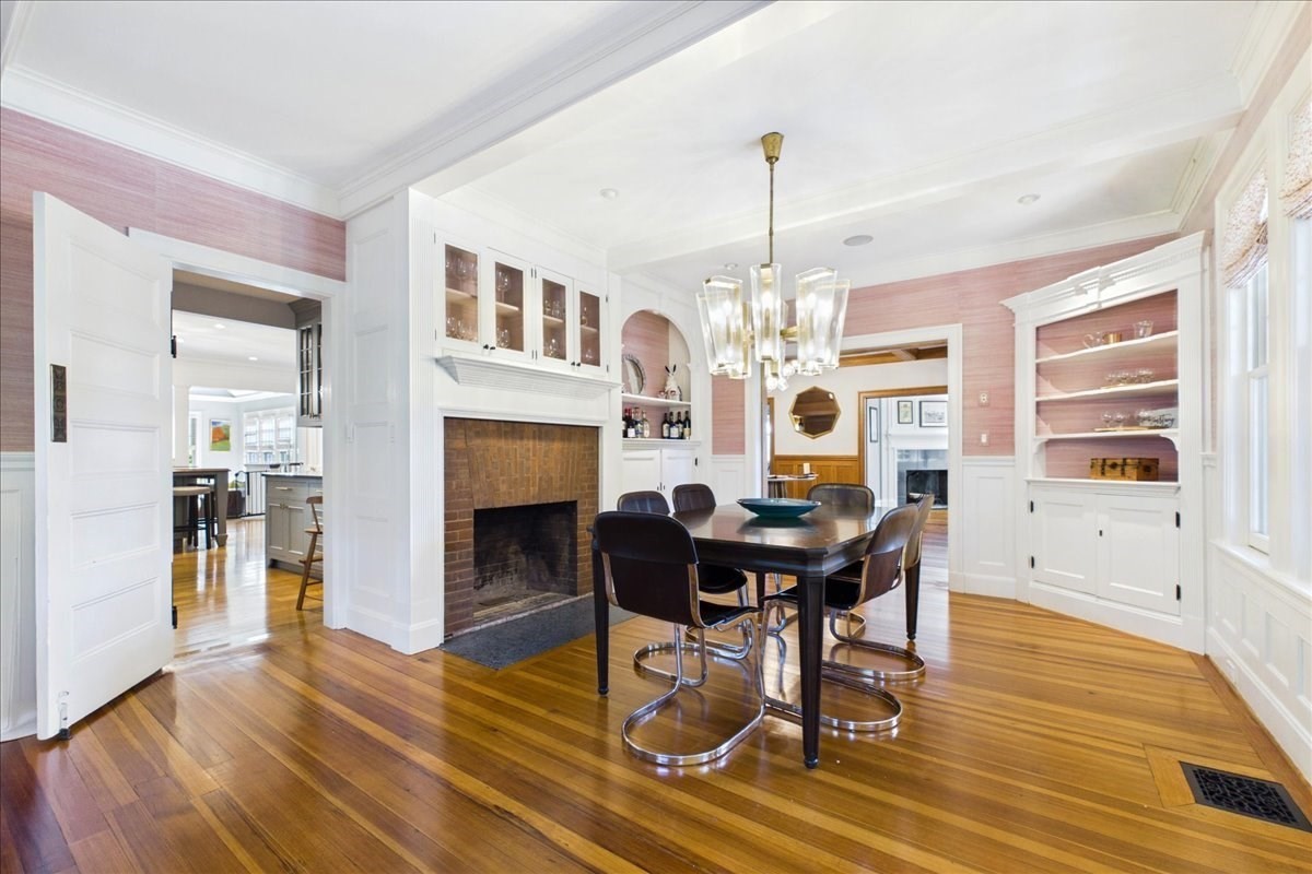 93 Village Ave