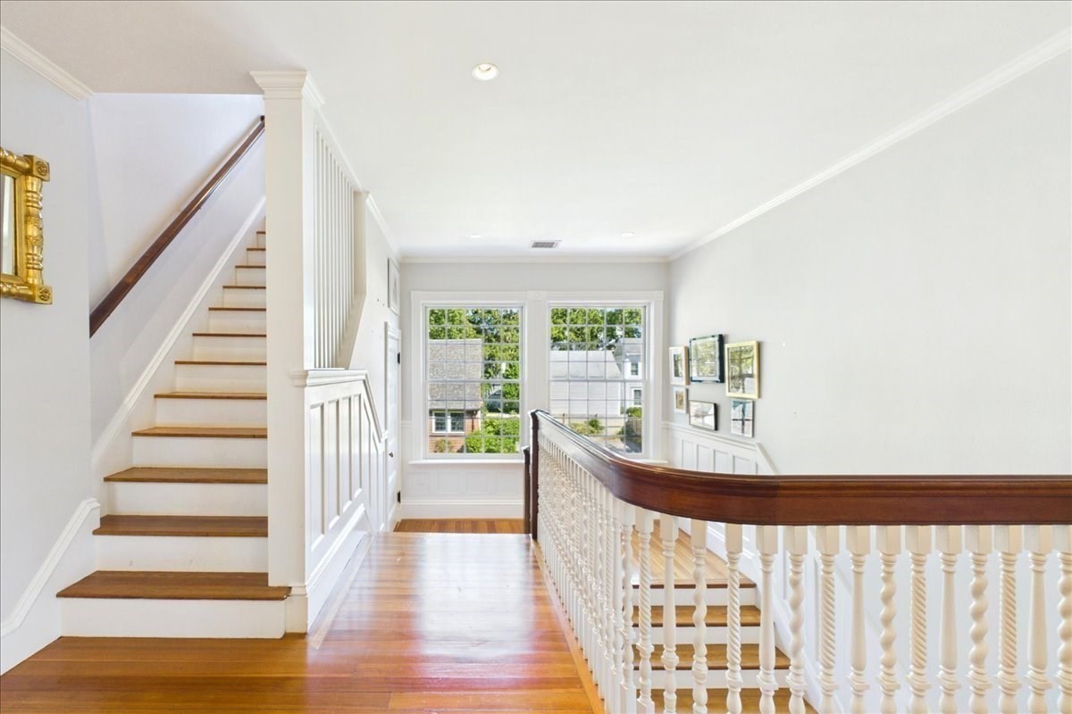 93 Village Ave