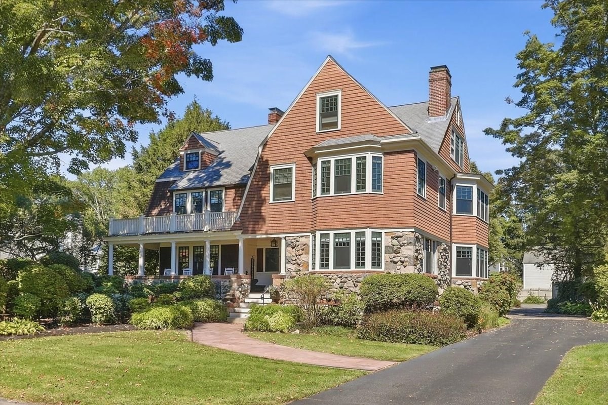 93 Village Ave