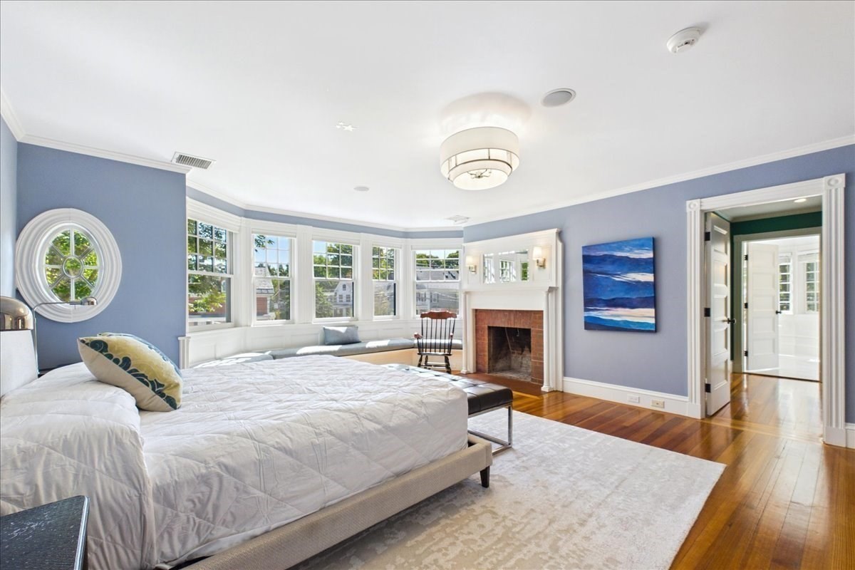 93 Village Ave