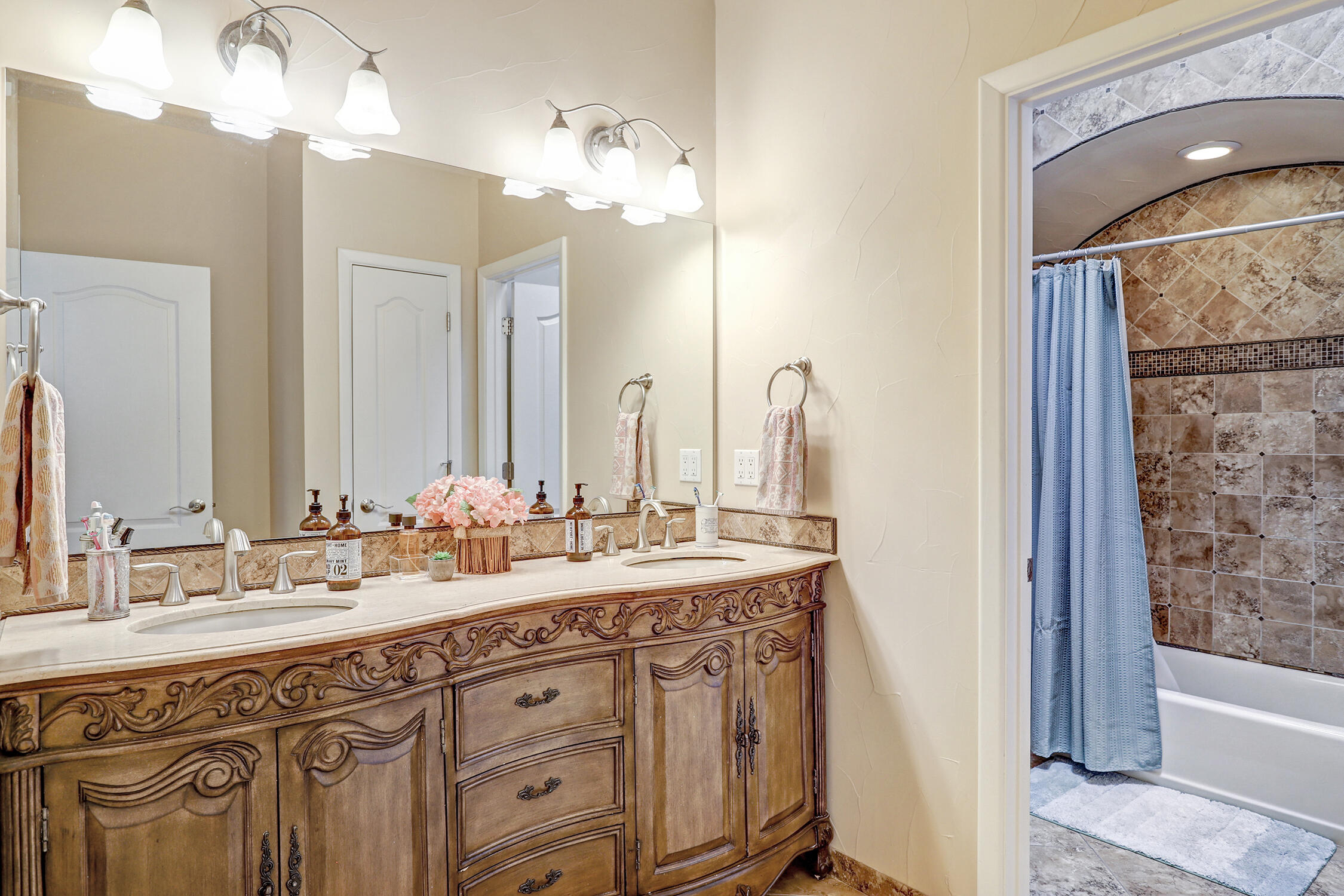 6119 Whiteman Drive NW