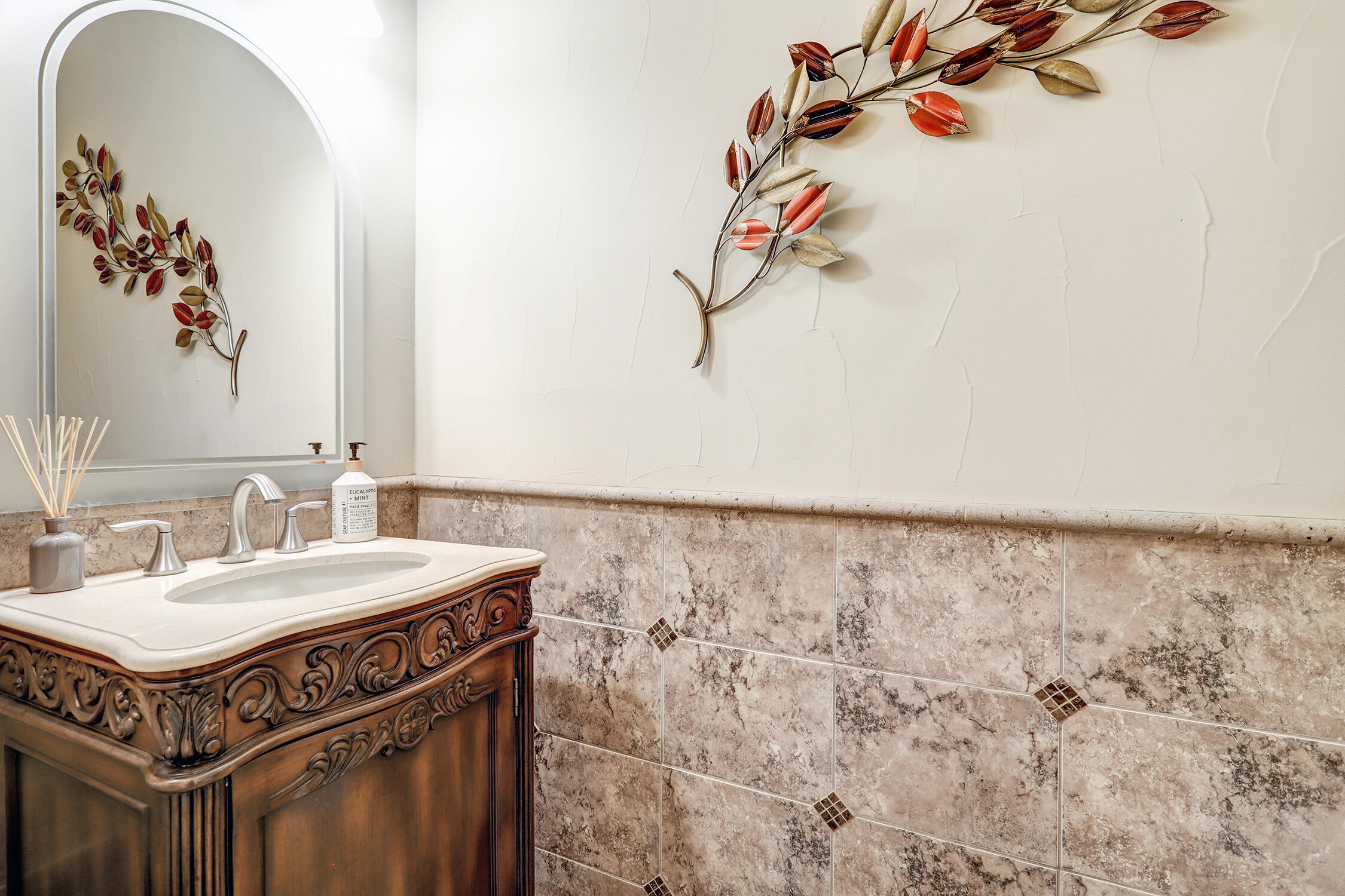 6119 Whiteman Drive NW