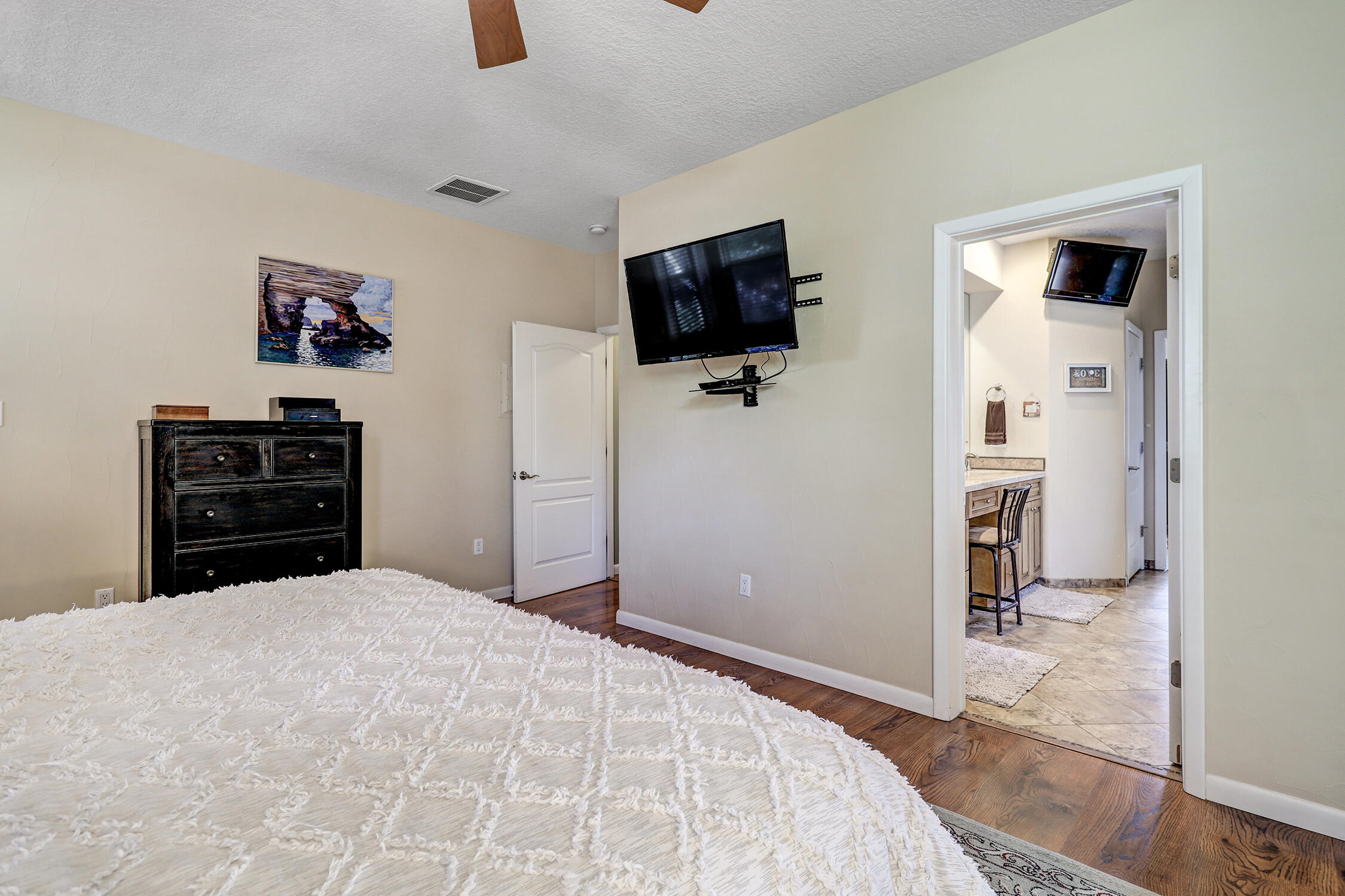 6119 Whiteman Drive NW