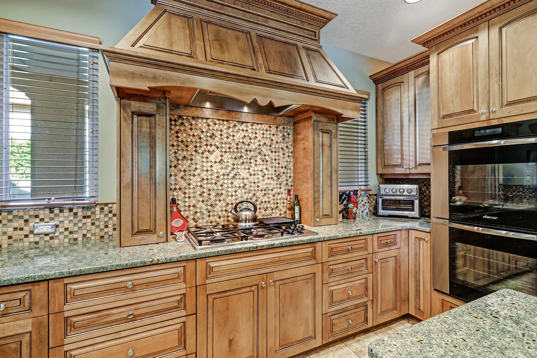 6119 Whiteman Drive NW