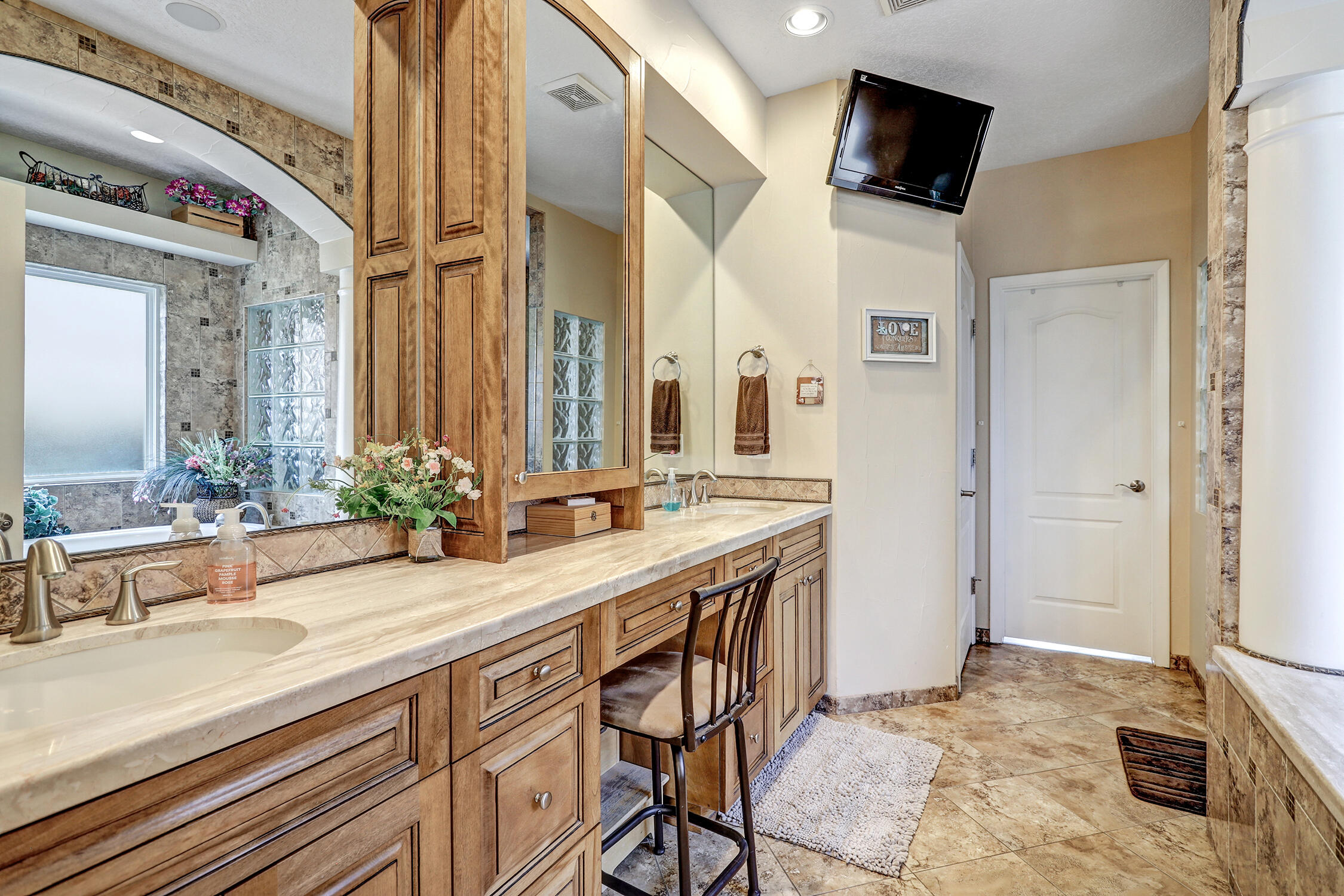 6119 Whiteman Drive NW