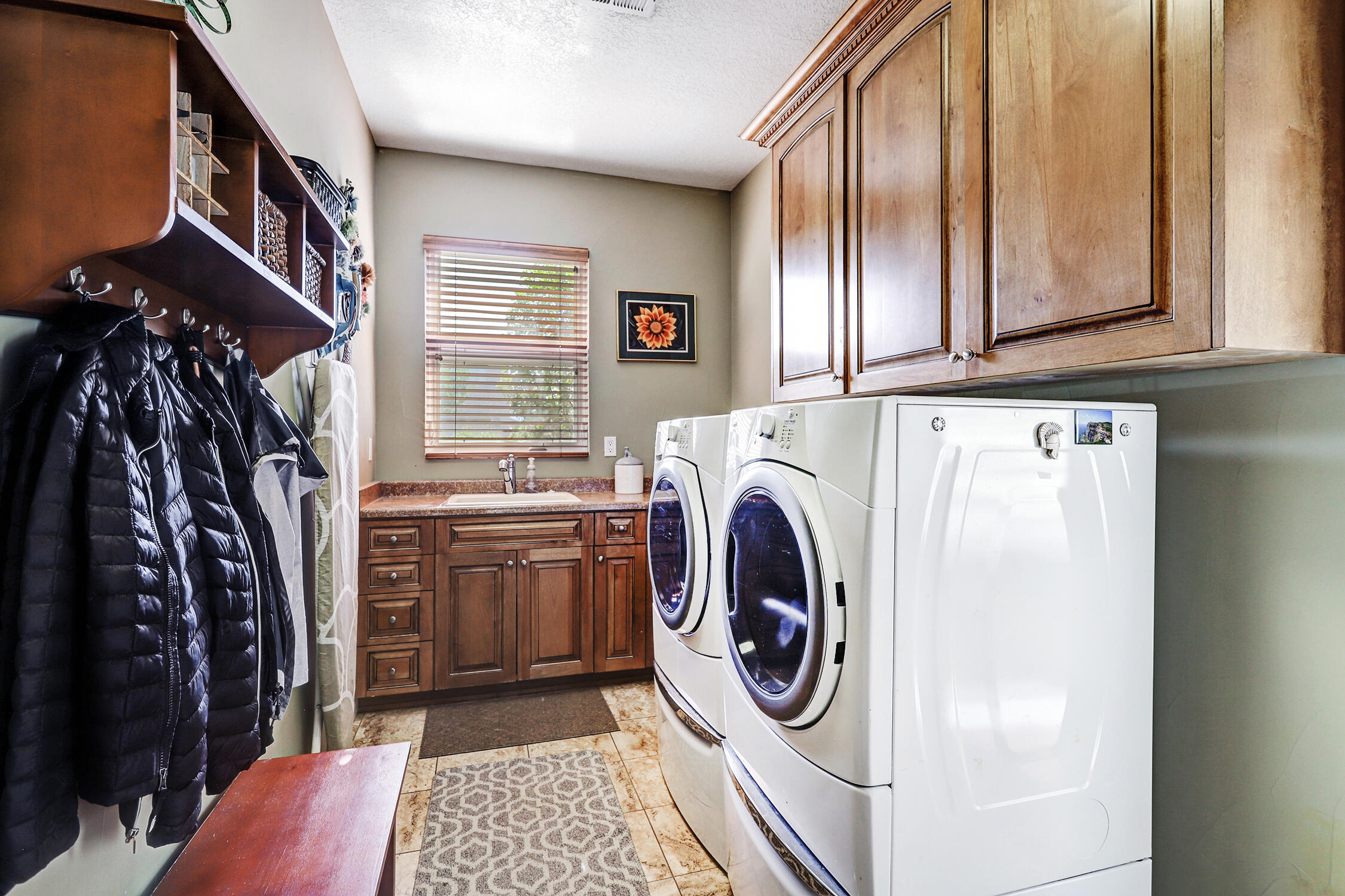 6119 Whiteman Drive NW