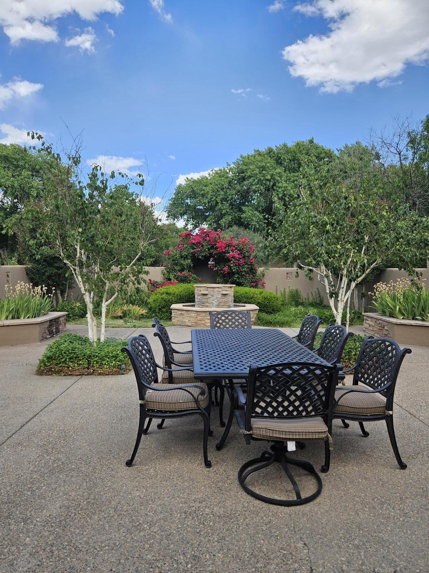 8320 Calle Petirrojo NW