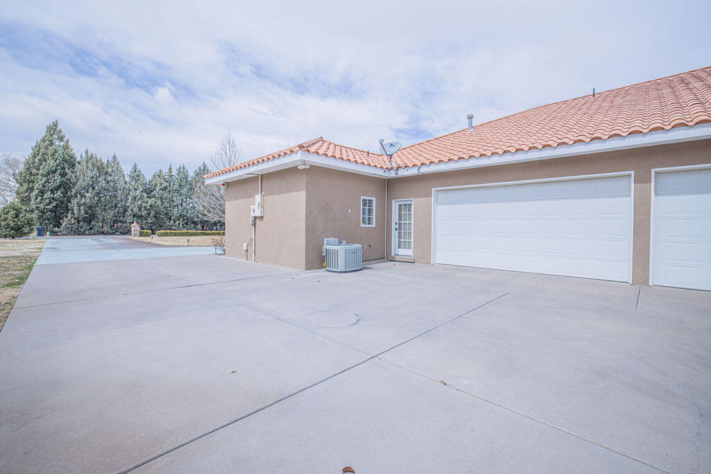 8320 Calle Petirrojo NW