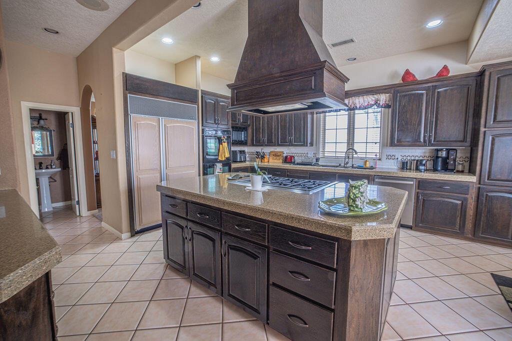 8320 Calle Petirrojo NW