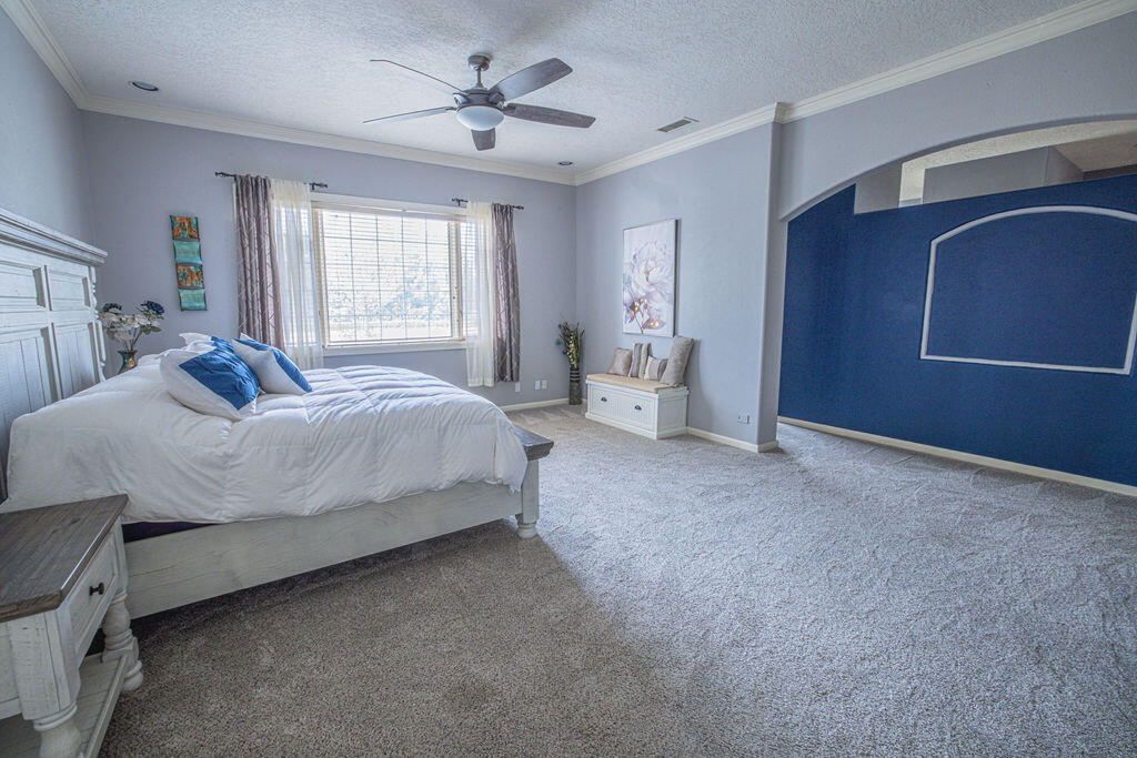 8320 Calle Petirrojo NW