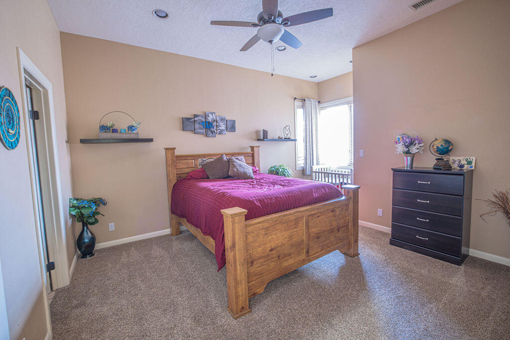 8320 Calle Petirrojo NW