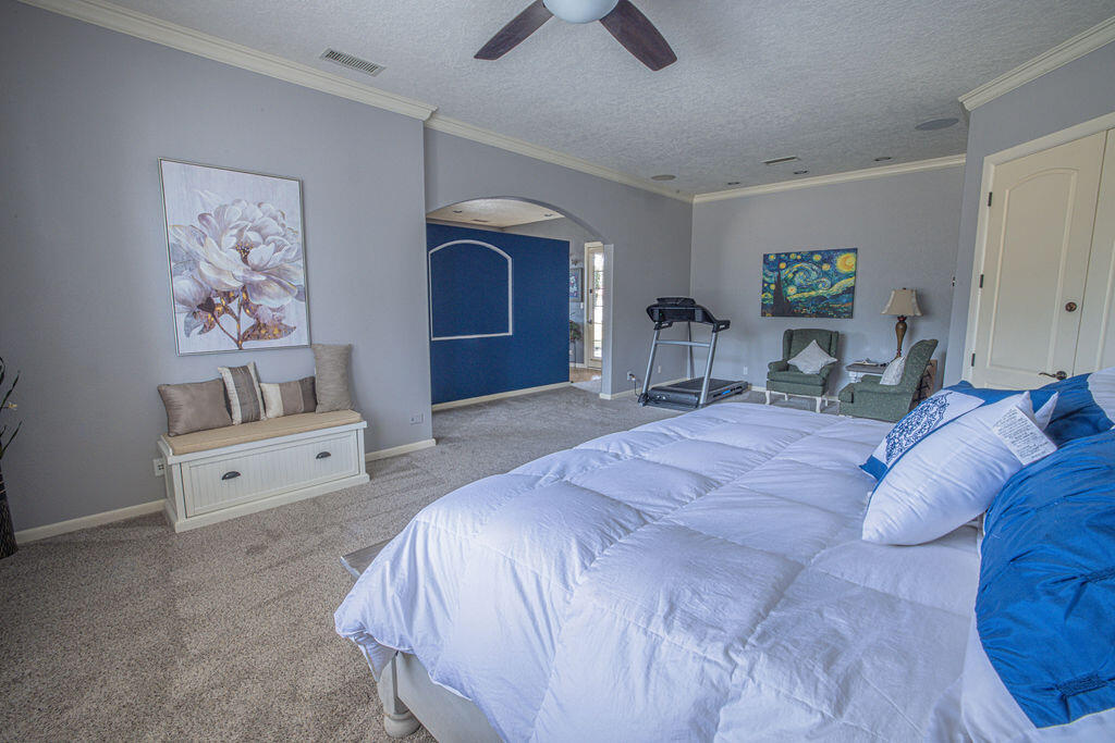 8320 Calle Petirrojo NW