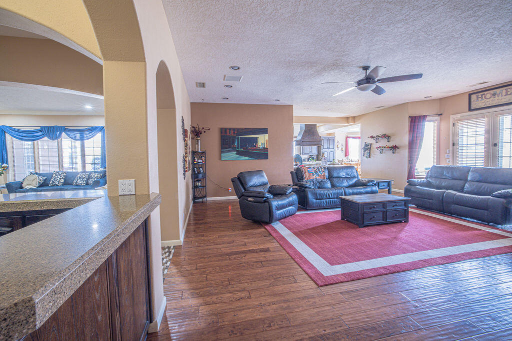 8320 Calle Petirrojo NW