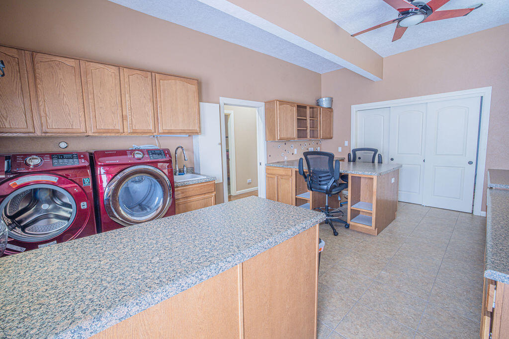 8320 Calle Petirrojo NW