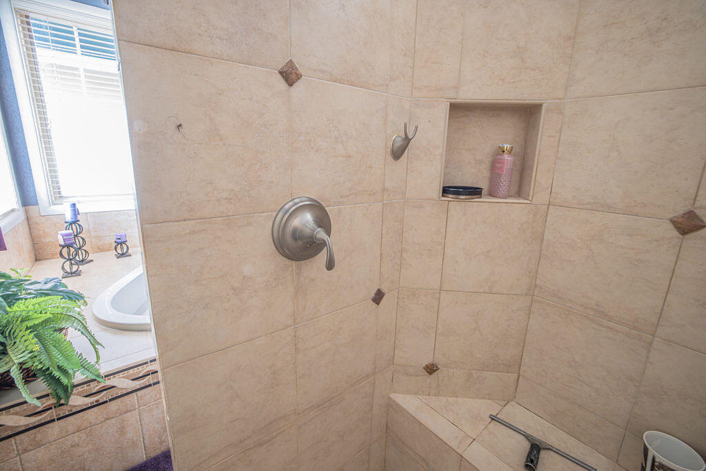 8320 Calle Petirrojo NW