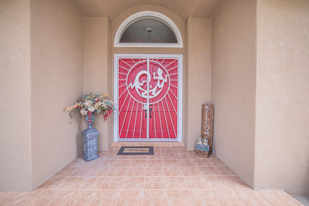 8320 Calle Petirrojo NW